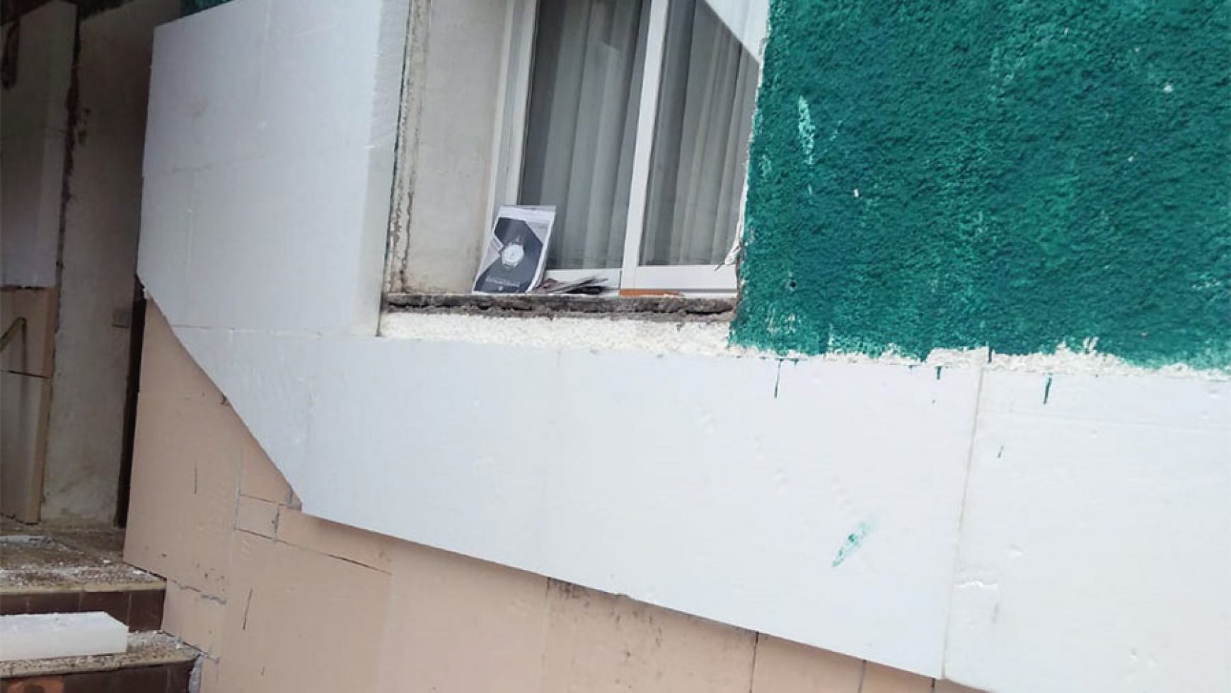 Aislamiento sistema Sate y colocación de piedra 1